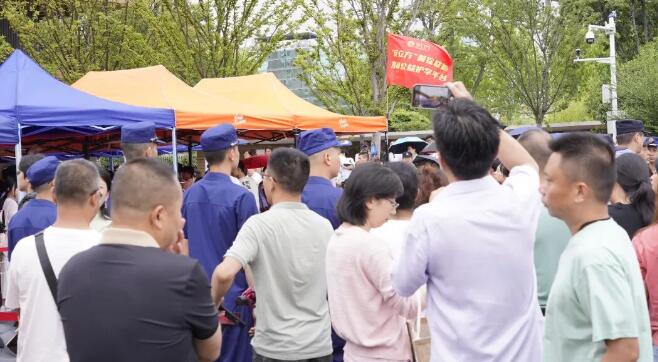 父亲节邂逅中考：“安立方”护考，父爱与守护同...