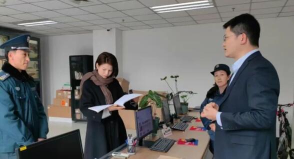 站好“护学岗”，守护“开学季”，筑牢安全“防...